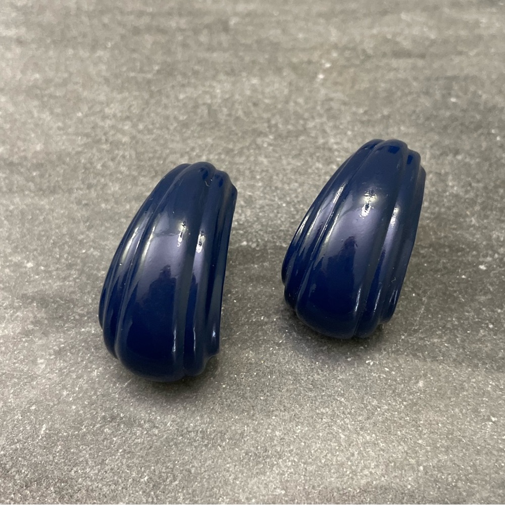 Vintage Deep Blue Ribbed Clip-On Earrings